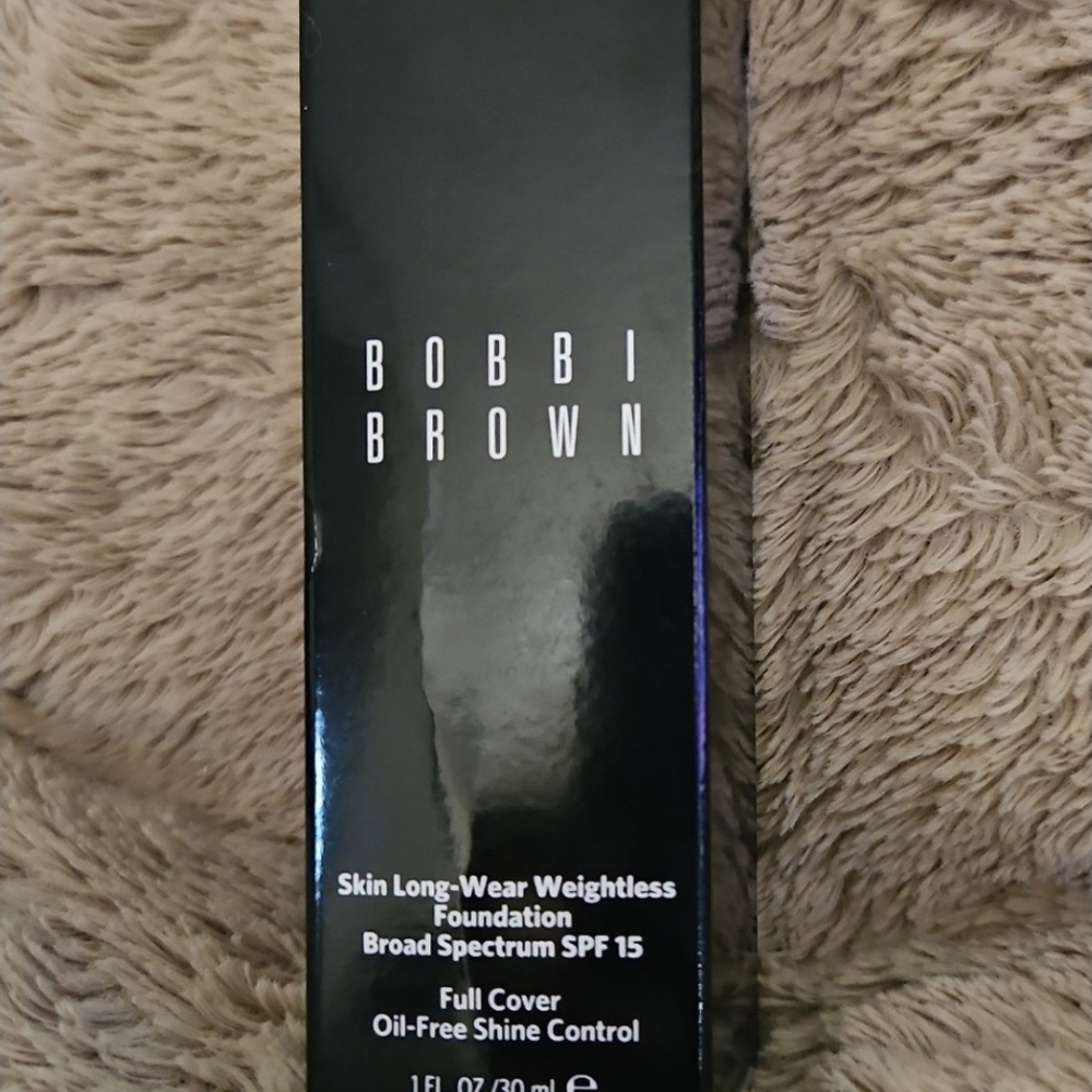 BOBBI BROWN Weightless Skin Oil-Controlling Foundation SPF 15